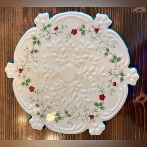 Pfaltzgraff Winterberry Candle Plate/Trivet with Holly Accents